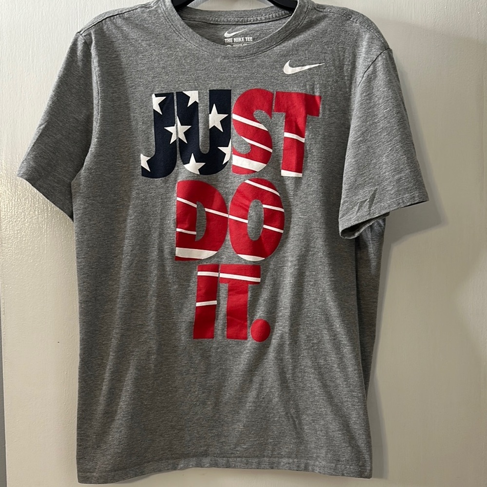 Nike Men's Gray 'Just Do It' T-Shirt